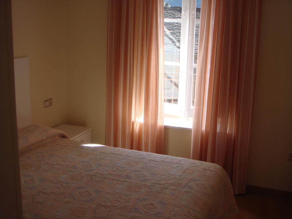 Apartamentos Valles Broto Zimmer foto
