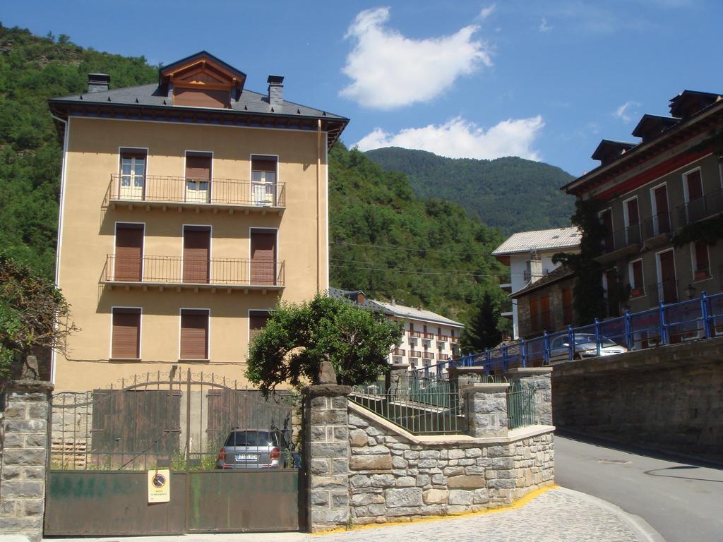 Apartamentos Valles Broto Zimmer foto
